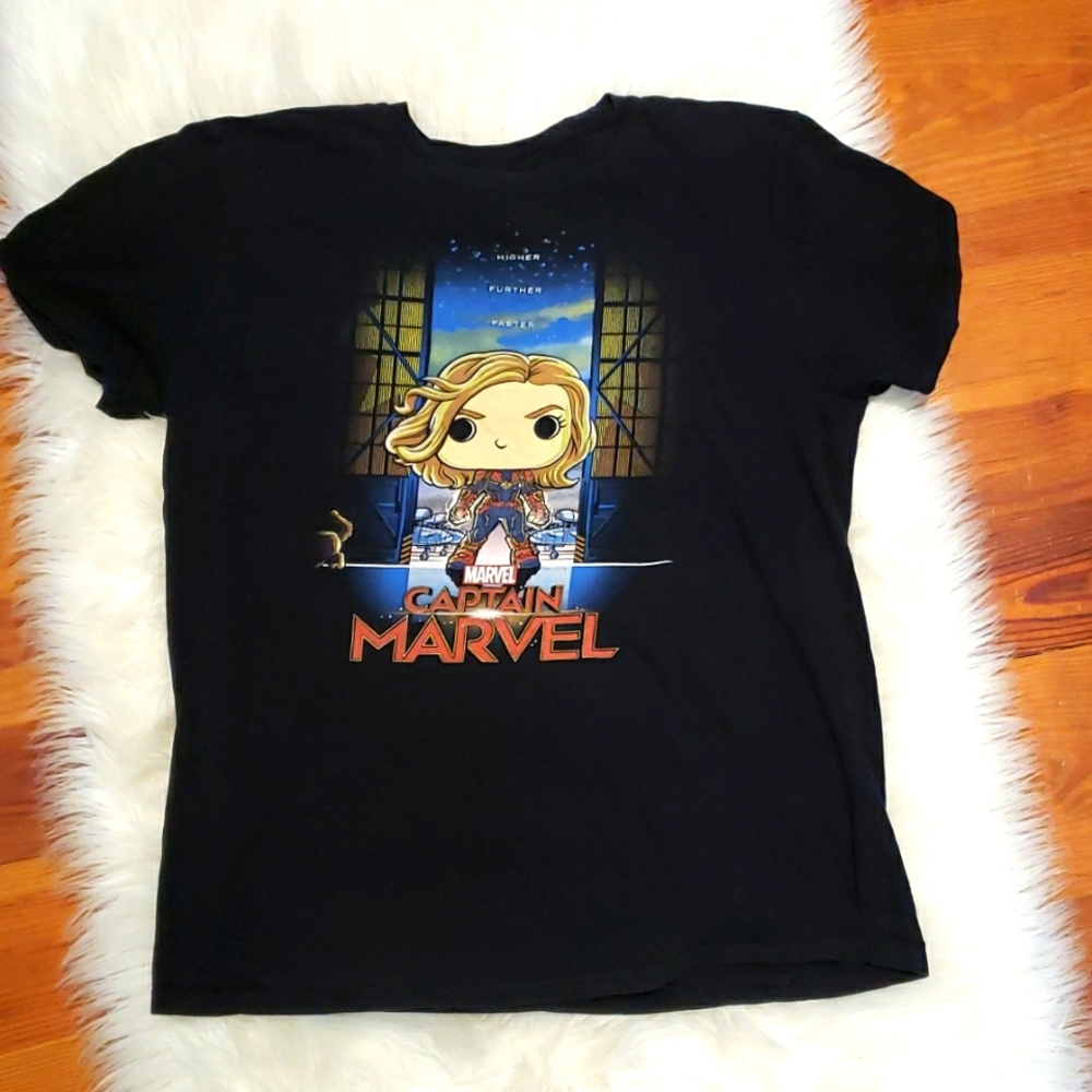 Funko Pop Captain Marvel tee,  sz L